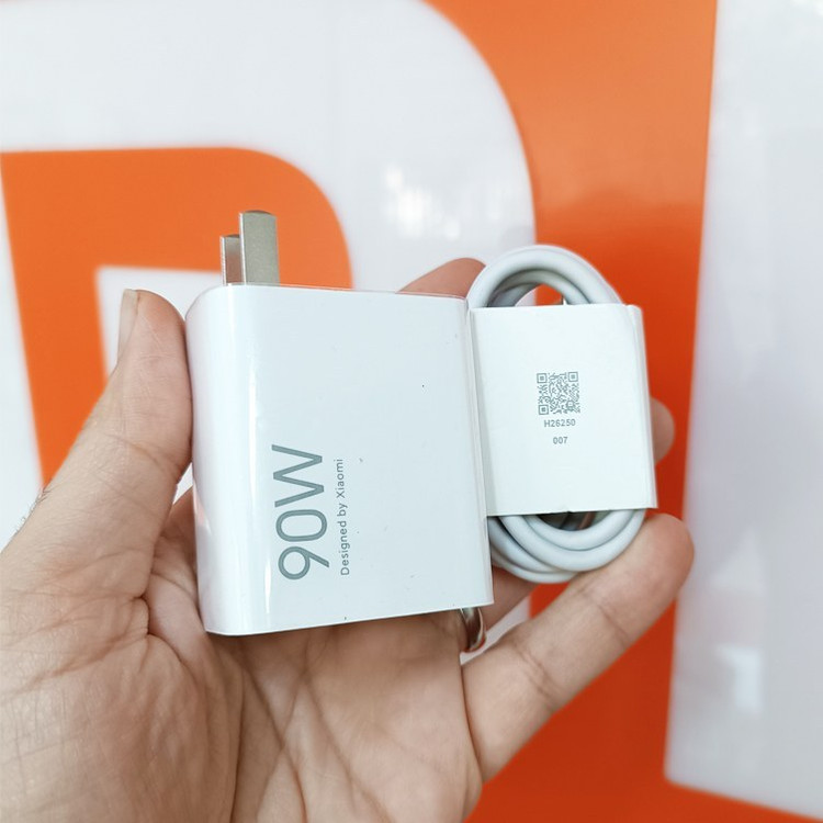 شارژر گوشی شیائومی Poco X7 Pro ظرفیت ۹۰ وات + همراه کابل